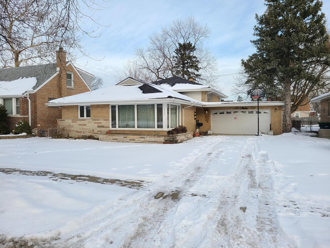 9445 S Lawndale Ave., Evergreen Park, IL 60805