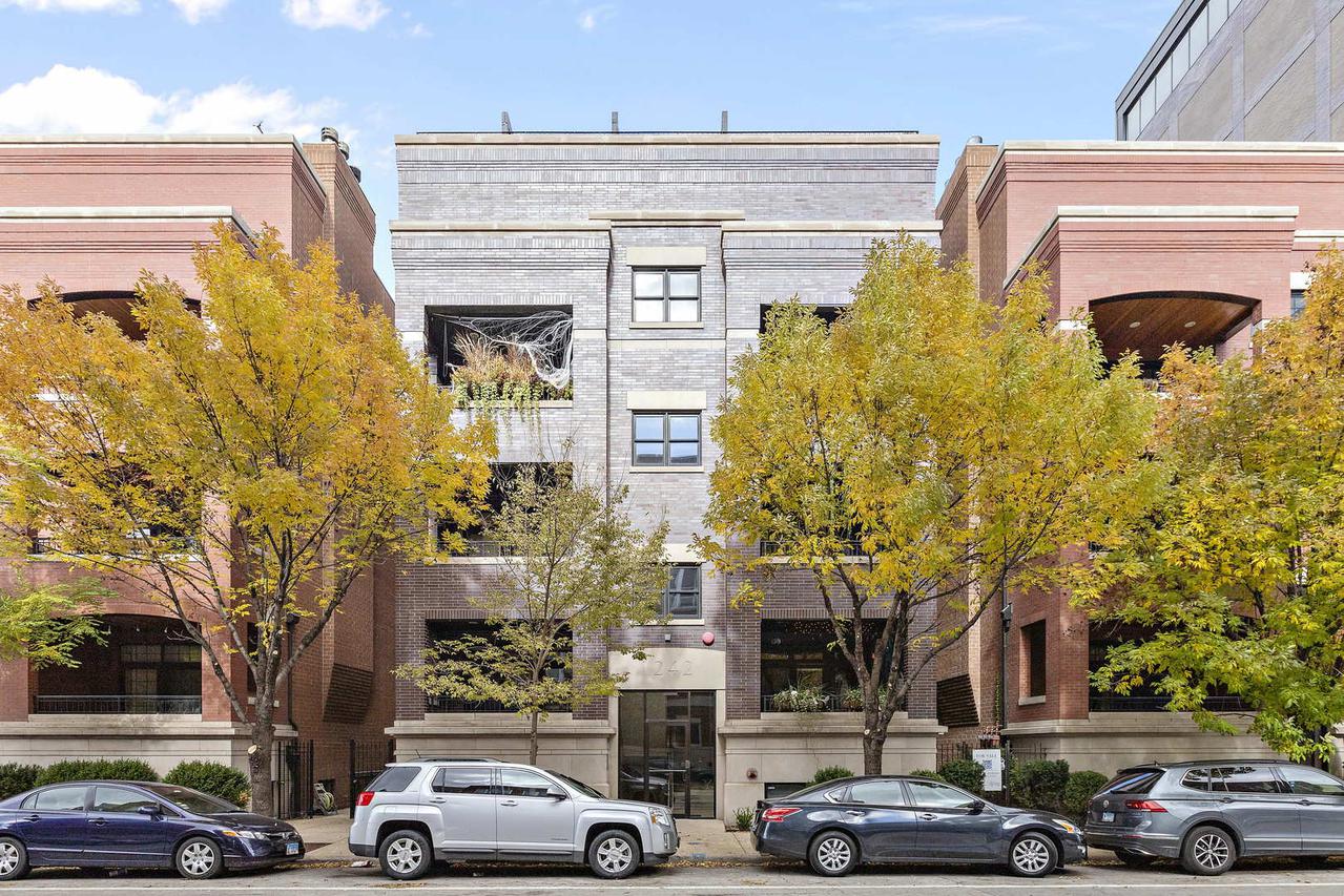 1242 W Jackson Blvd. #1W, Chicago, IL 60607