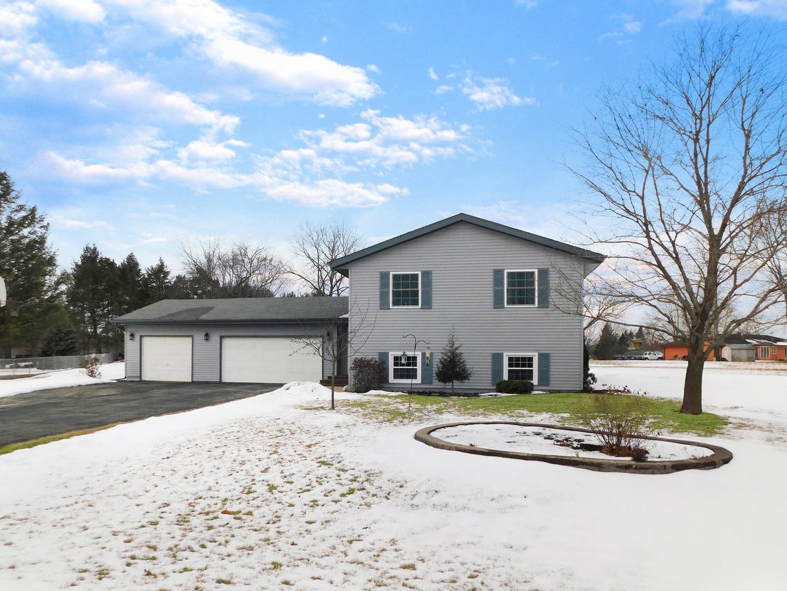 4304 Pfister Ln., Roscoe, IL 61073
