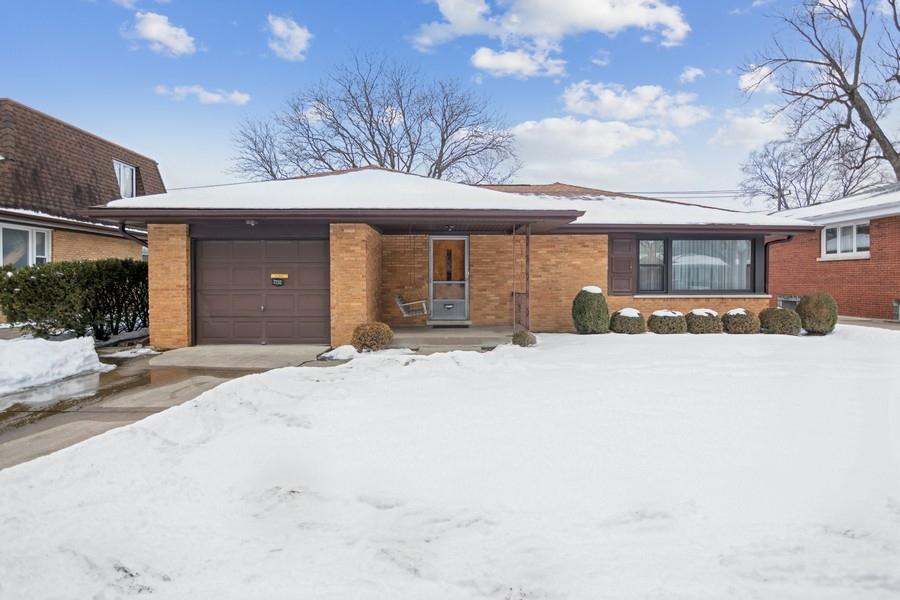 7232 N Keystone Ave., Lincolnwood, IL 60712