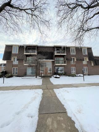 5721 W 103rd St. #301, Oak Lawn, IL 60453