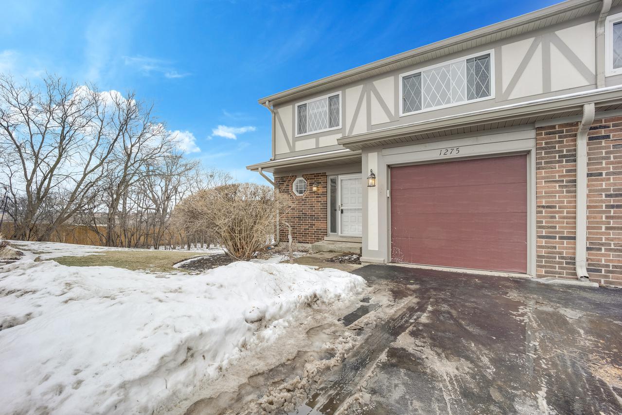 1275 Briarwood Ln. #43, Libertyville, IL 60048