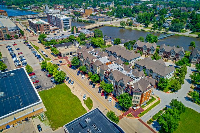 350 S 1st St. #402, St. Charles, IL 60174