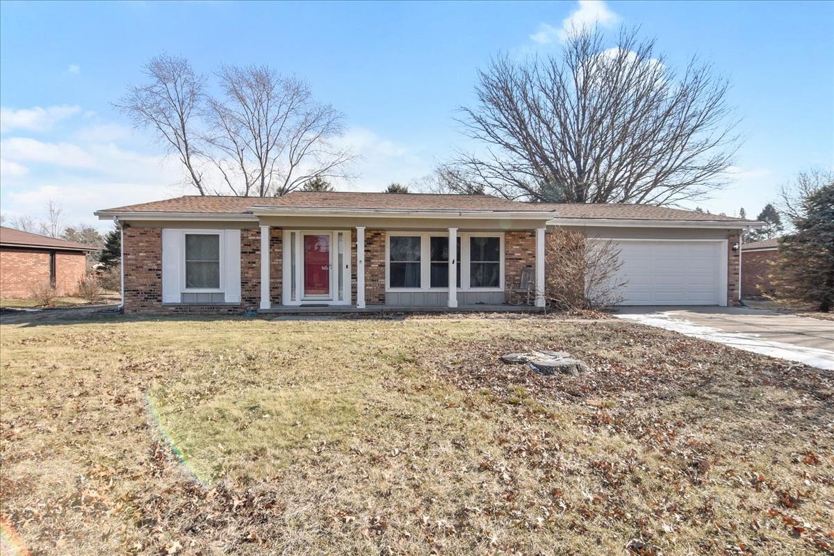 704 Somerset Cir., St. Joseph, IL 61873