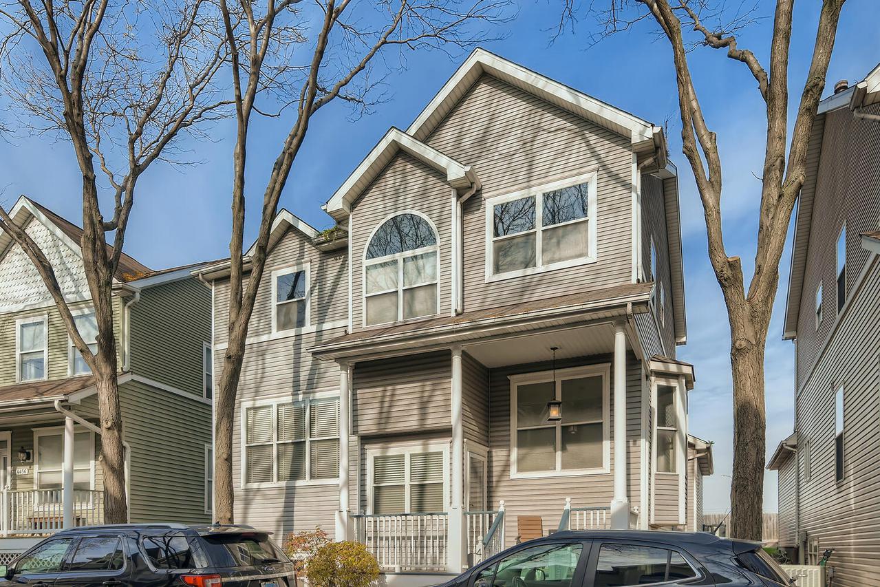 4452 W Hutchinson St., Chicago, IL 60641