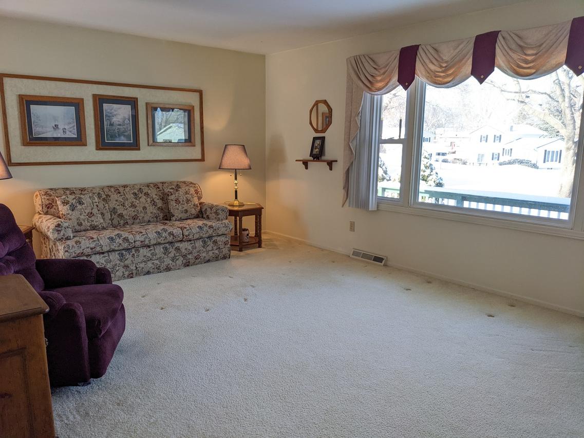 1827 Middlebury Rd., Freeport, IL 61032