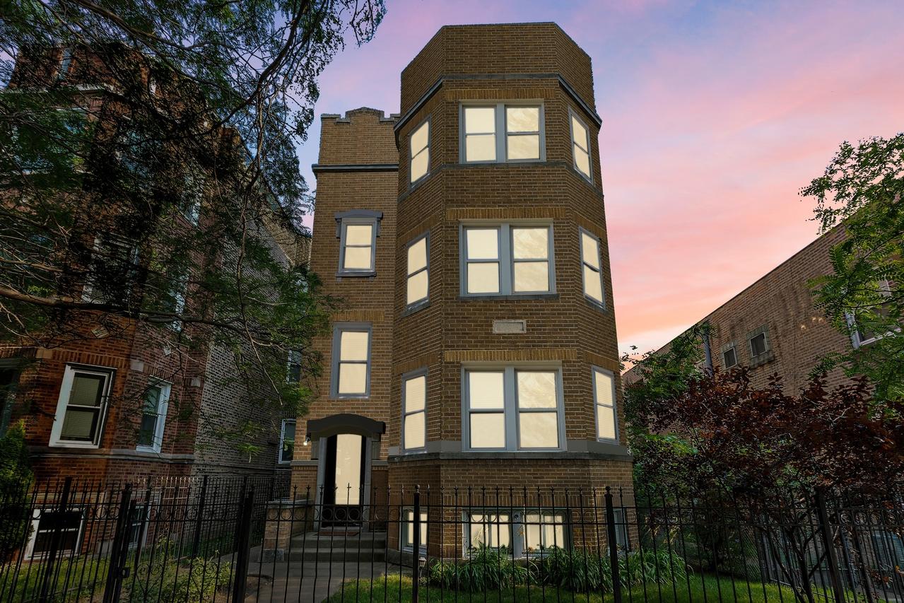 2219 W Rosemont Ave., Chicago, IL 60659