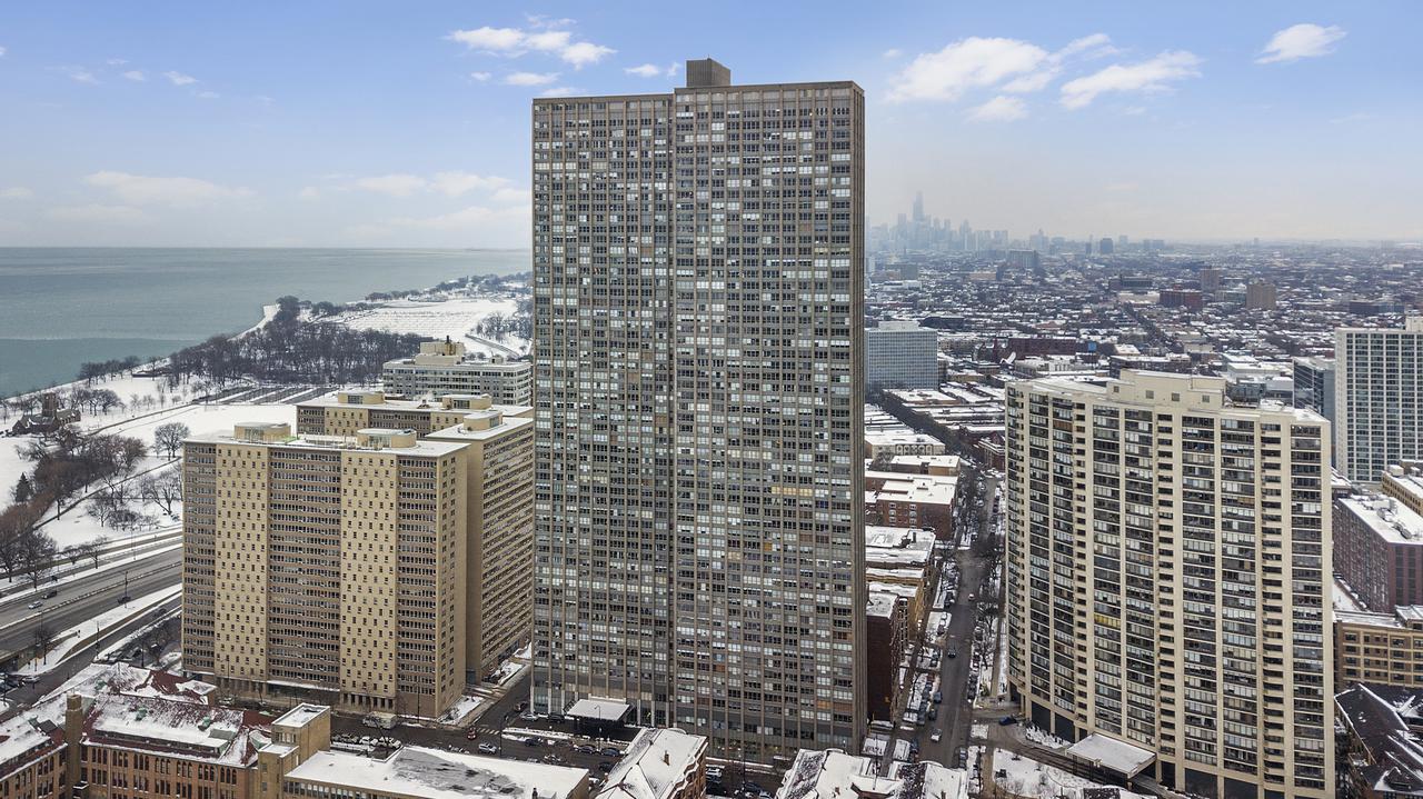 655 W Irving Park Rd. #1706, Chicago, IL 60613