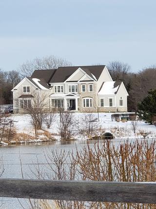 61 Wood Oaks Dr., South Barrington, IL 60010