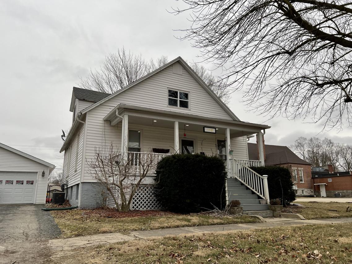 116 N Pine St., Arcola, IL 61910