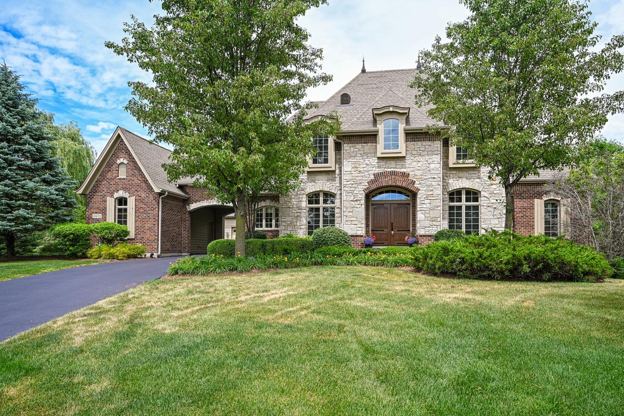 38W320 Yaupon Ct., St. Charles, IL 60175