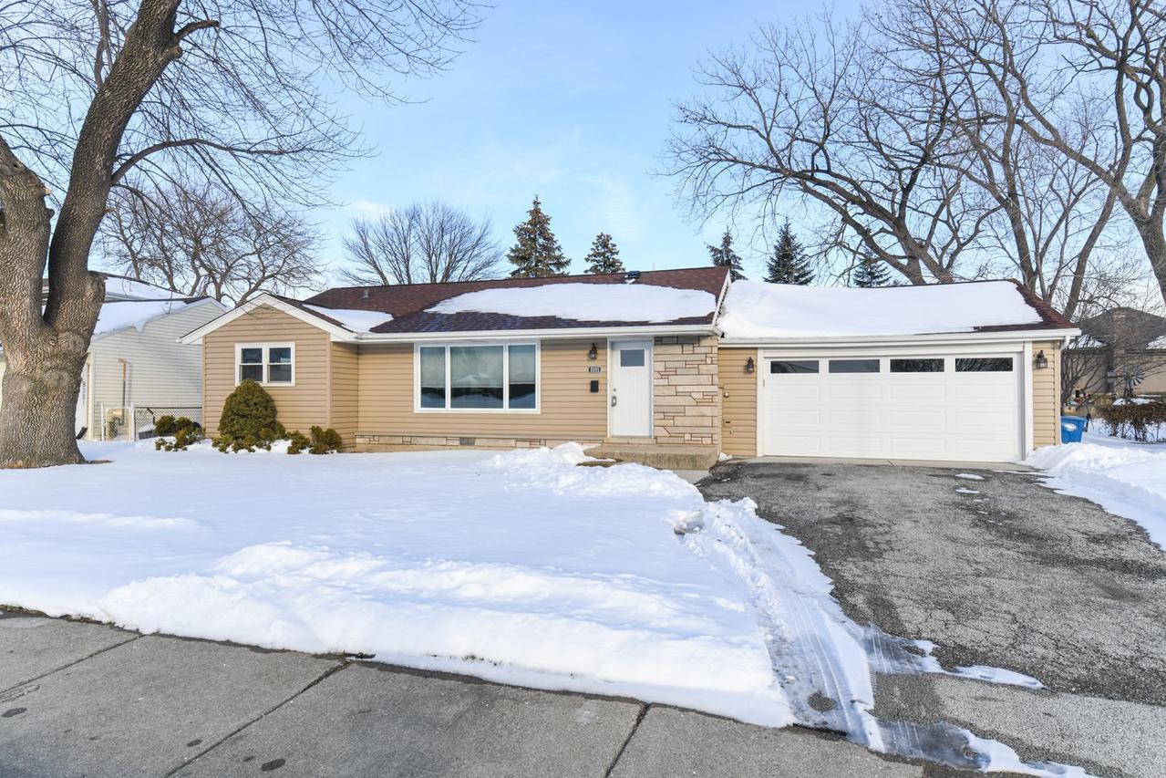 8005 S Newcastle Ave., Burbank, IL 60459