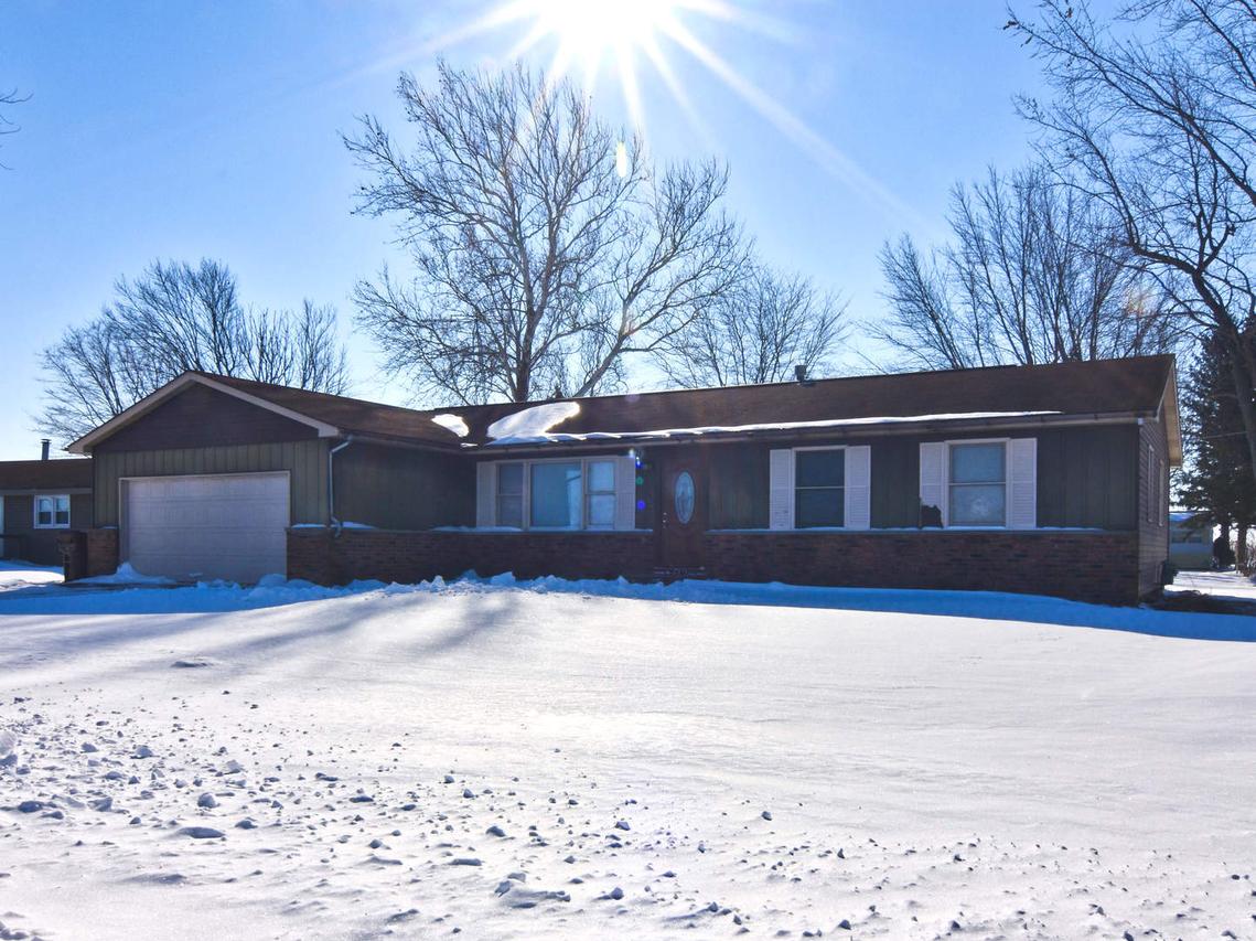 406 E Odell St., Gardner, IL 60424