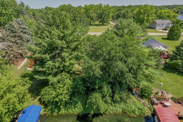 1300 Candlewick Dr., Poplar Grove, IL 61065