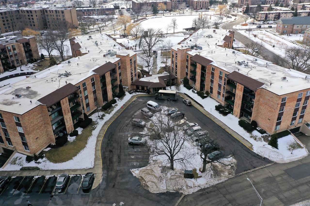 1103 S Hunt Club Dr. #223, Mount Prospect, IL 60056