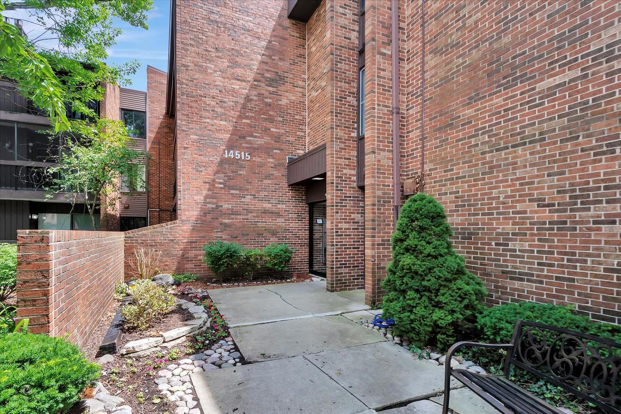 14515 Central Ct. #M4, Oak Forest, IL 60452