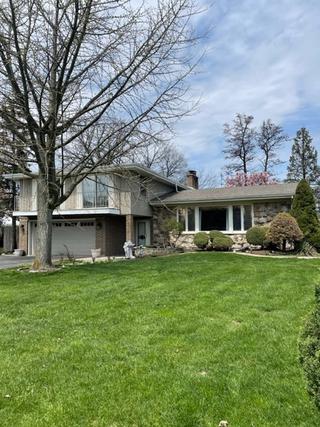 479 Royal Oaks Dr., Wood Dale, IL 60191