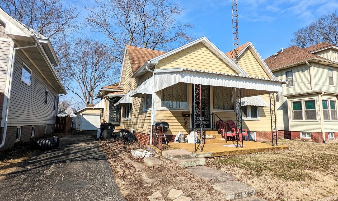 210 N Oak St., Villa Grove, IL 61956