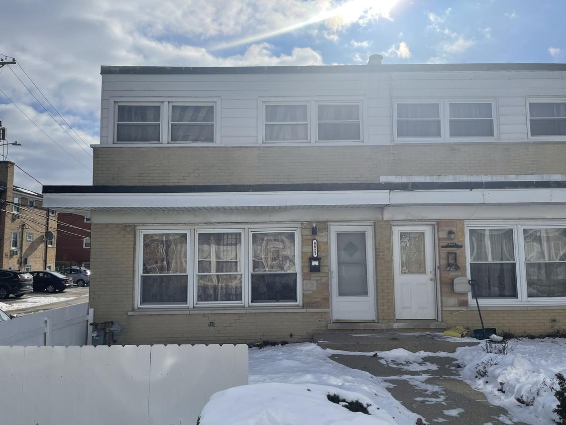 8821 N Washington St. #F, Niles, IL 60714