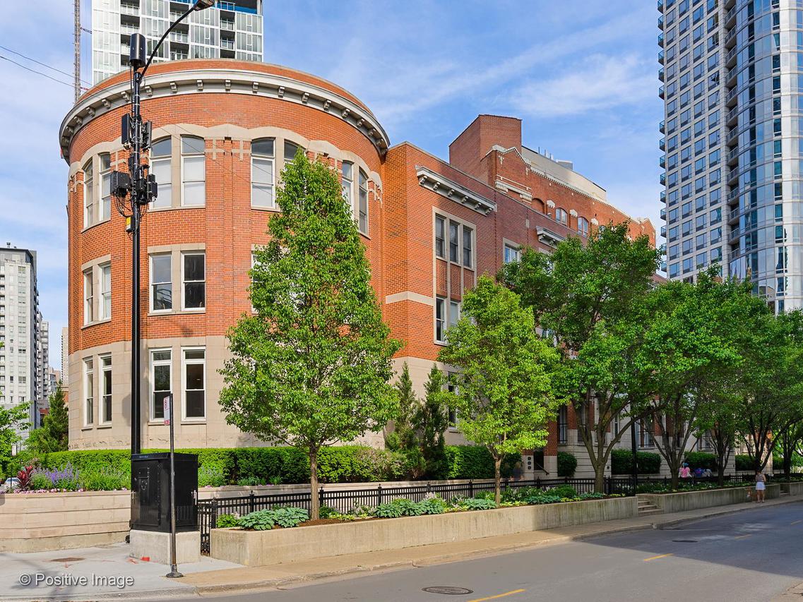 501 N Kingsbury St. #E, Chicago, IL 60654