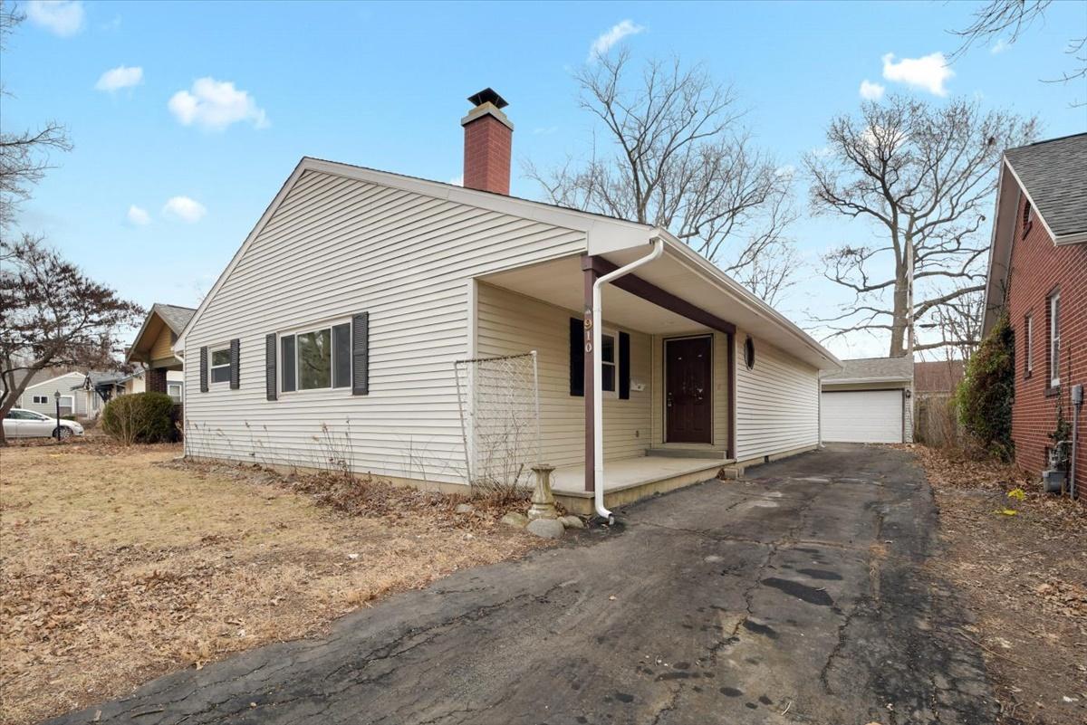 910 S Wabash Ave., Urbana, IL 61801