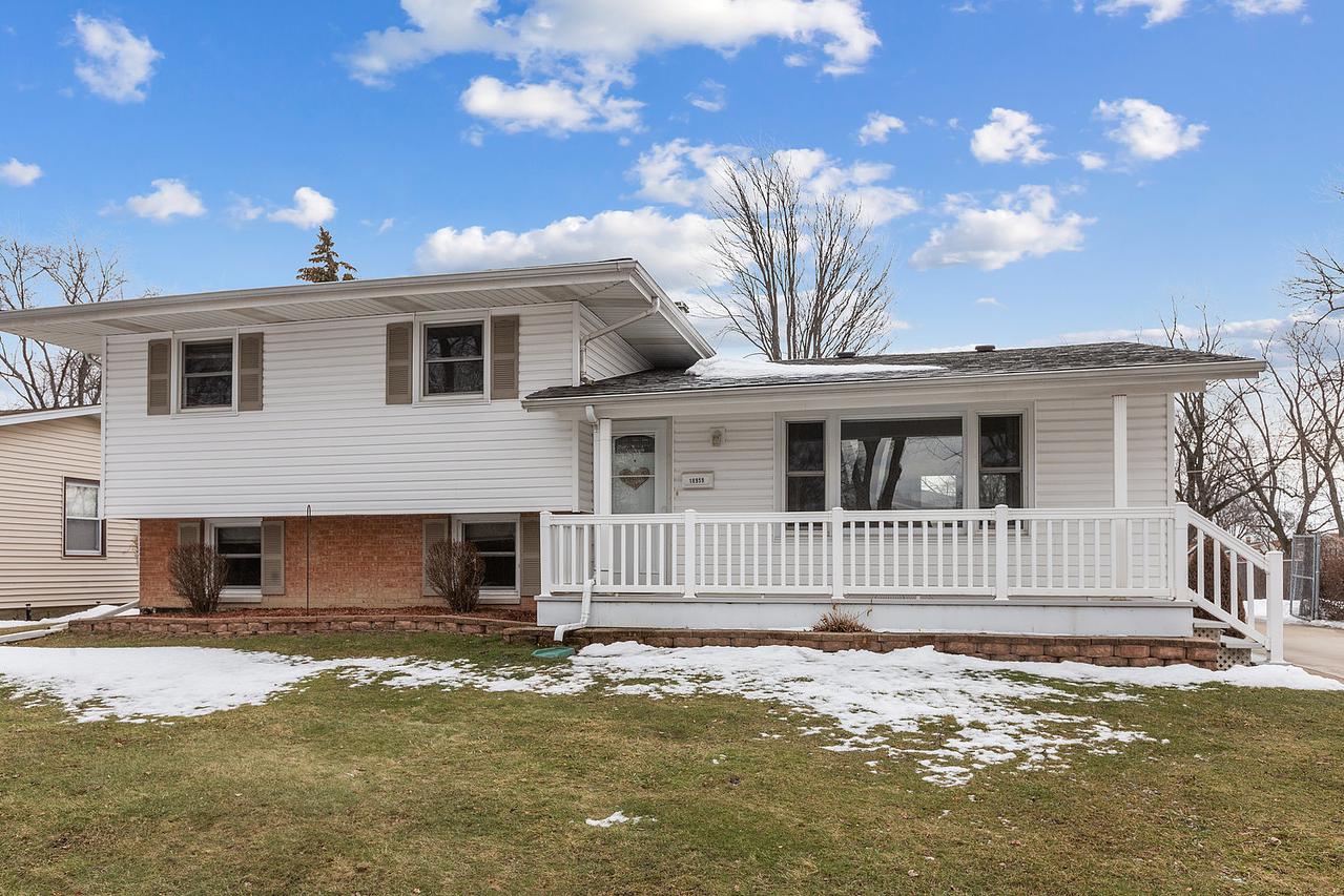 18959 Ridgewood Ave., Lansing, IL 60438