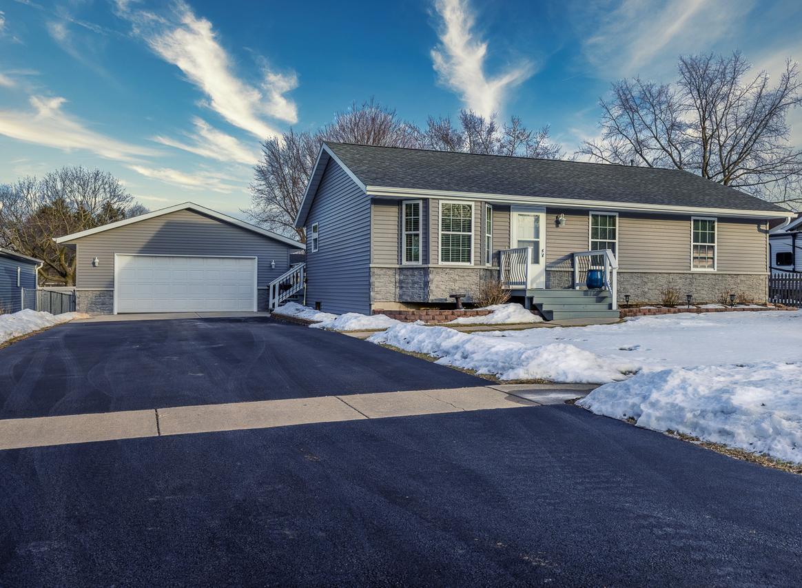 204 Crane Dr., Winnebago, IL 61088