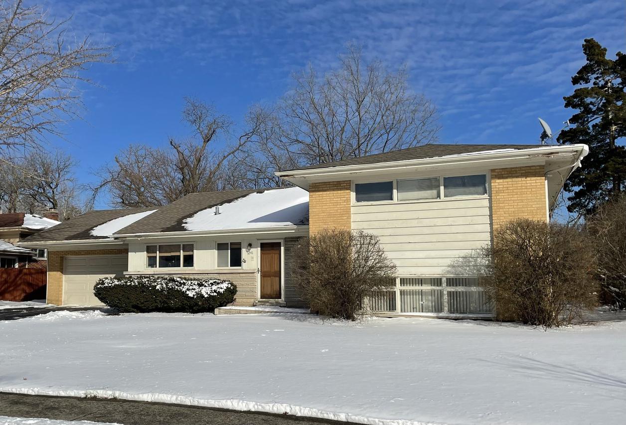 1241 Oakmont Ave., Flossmoor, IL 60422