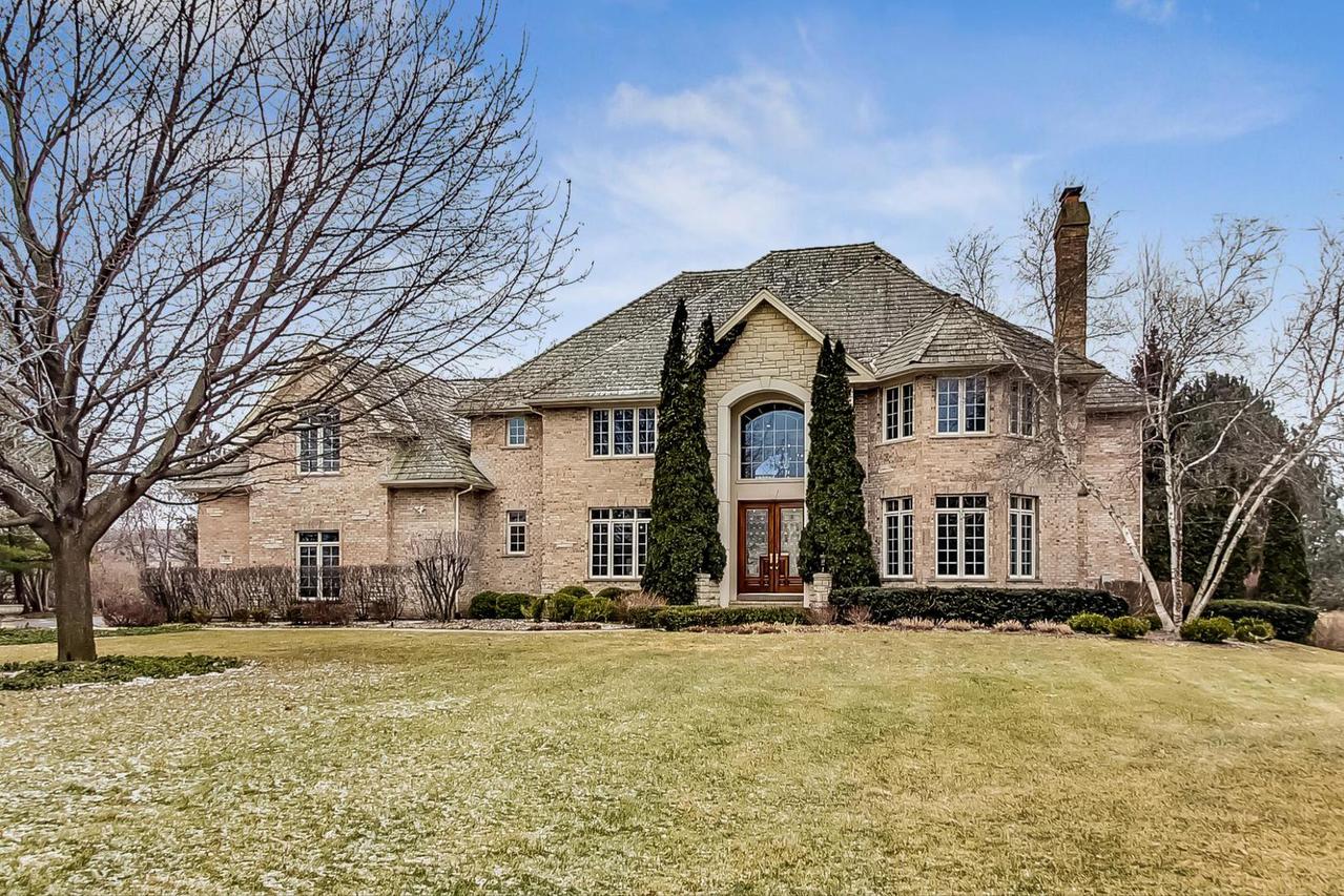 5741 Churchill Ln., Libertyville, IL 60048