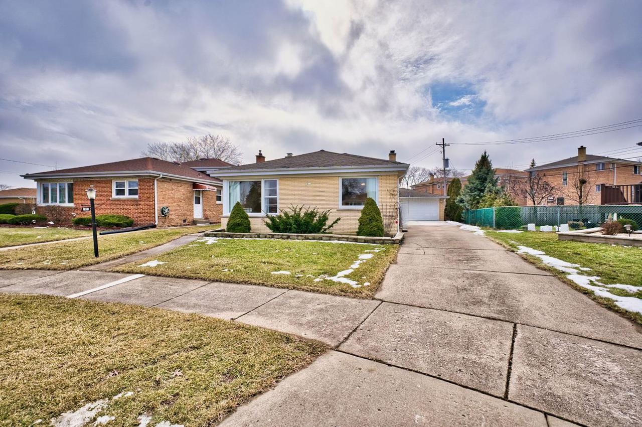 7811 Lill Ct., Niles, IL 60714