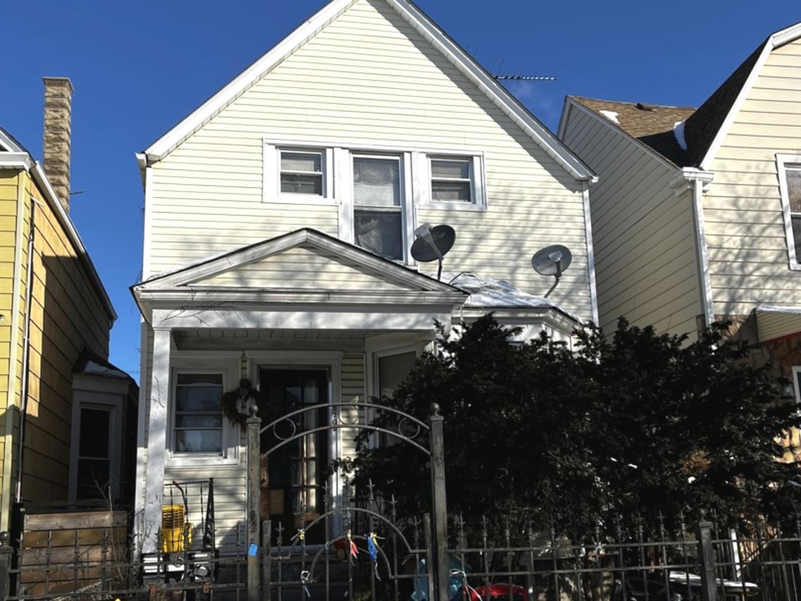 3702 W Dickens Ave., Chicago, IL 60647