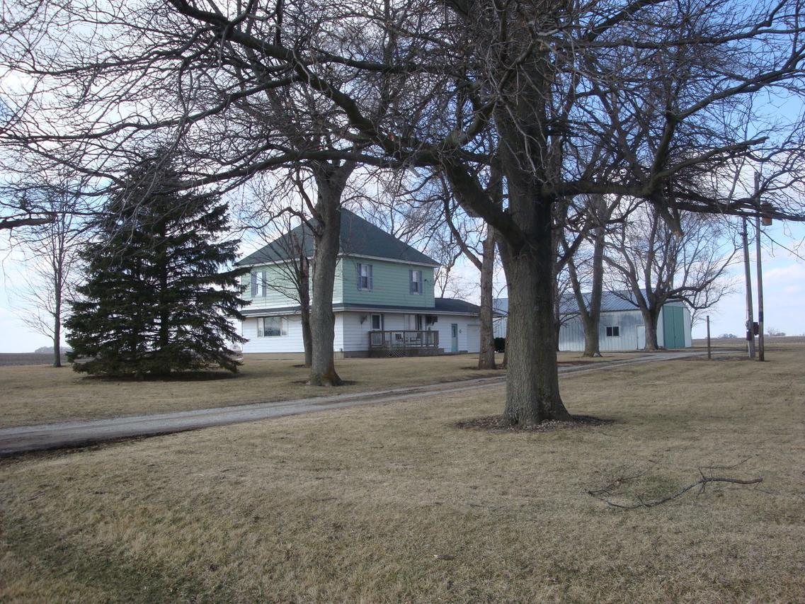 906 E 300 North Rd., Cissna Park, IL 60924