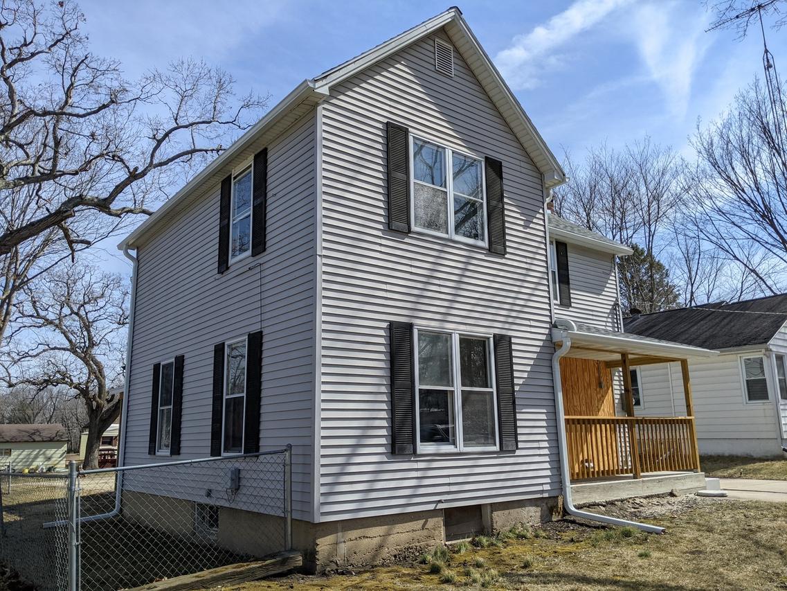 733 S 17th Ave., Freeport, IL 61032