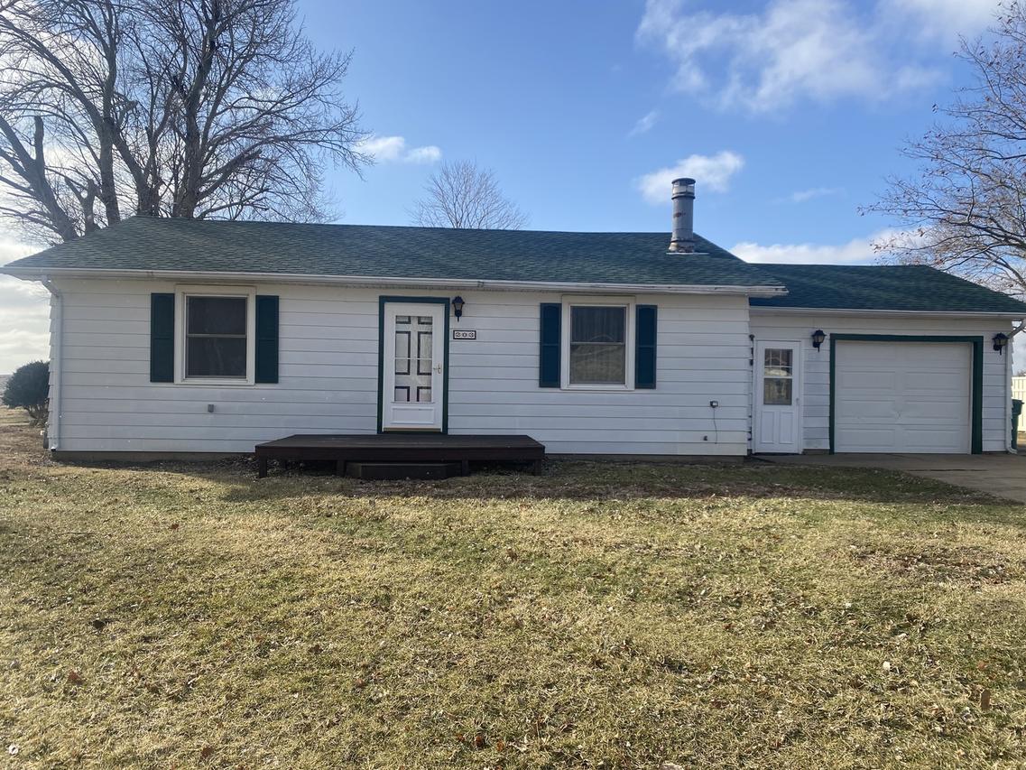 203 5th St., Cedar Point, IL 61316