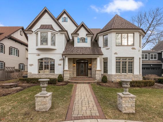 646 S Wright St., Naperville, IL 60540