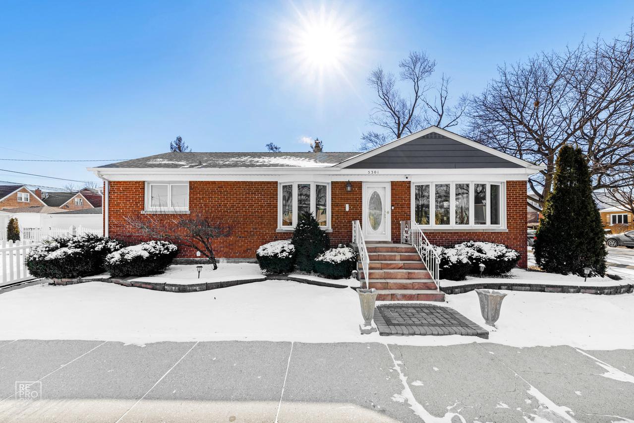 5301 S Neenah Ave., Chicago, IL 60638