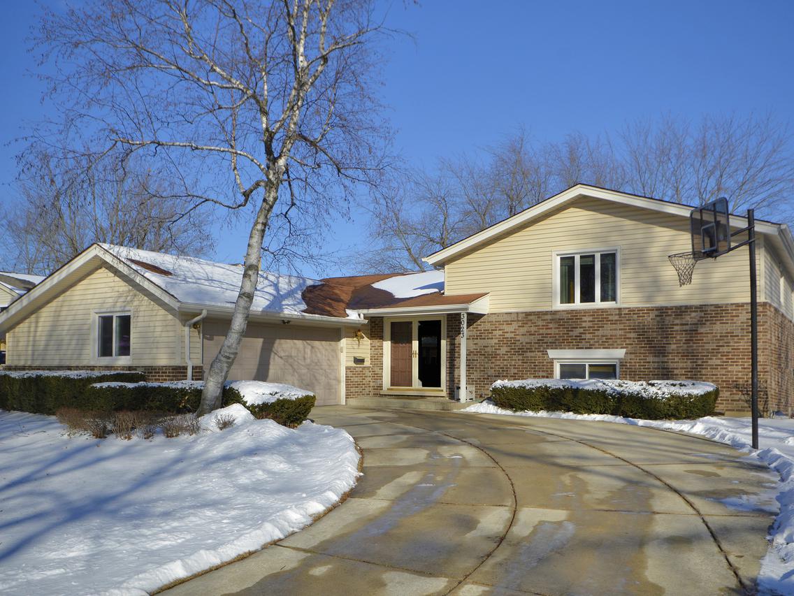 3023 N Wilshire Ln., Arlington Heights, IL 60004