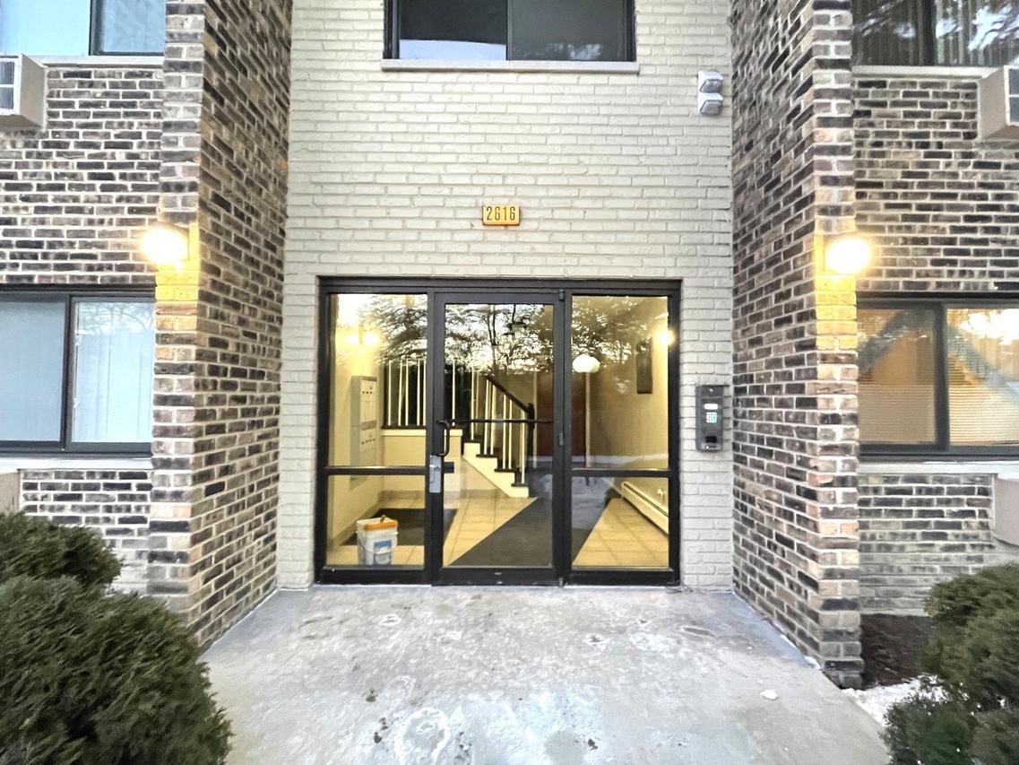 2616 N Windsor Dr. #104, Arlington Heights, IL 60004