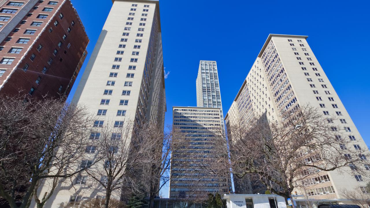 3950 N Lake Shore Dr. #300, Chicago, IL 60613
