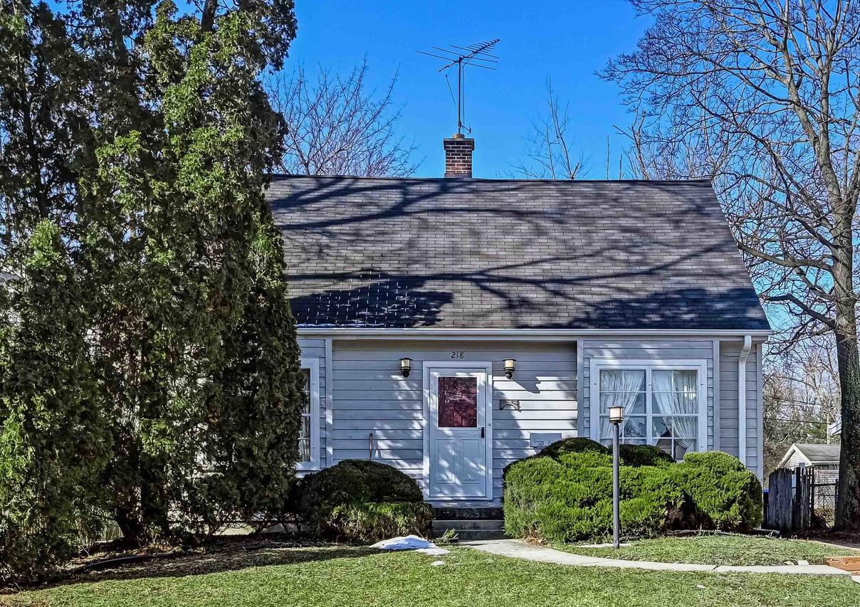 218 Walker Ave., Clarendon Hills, IL 60514