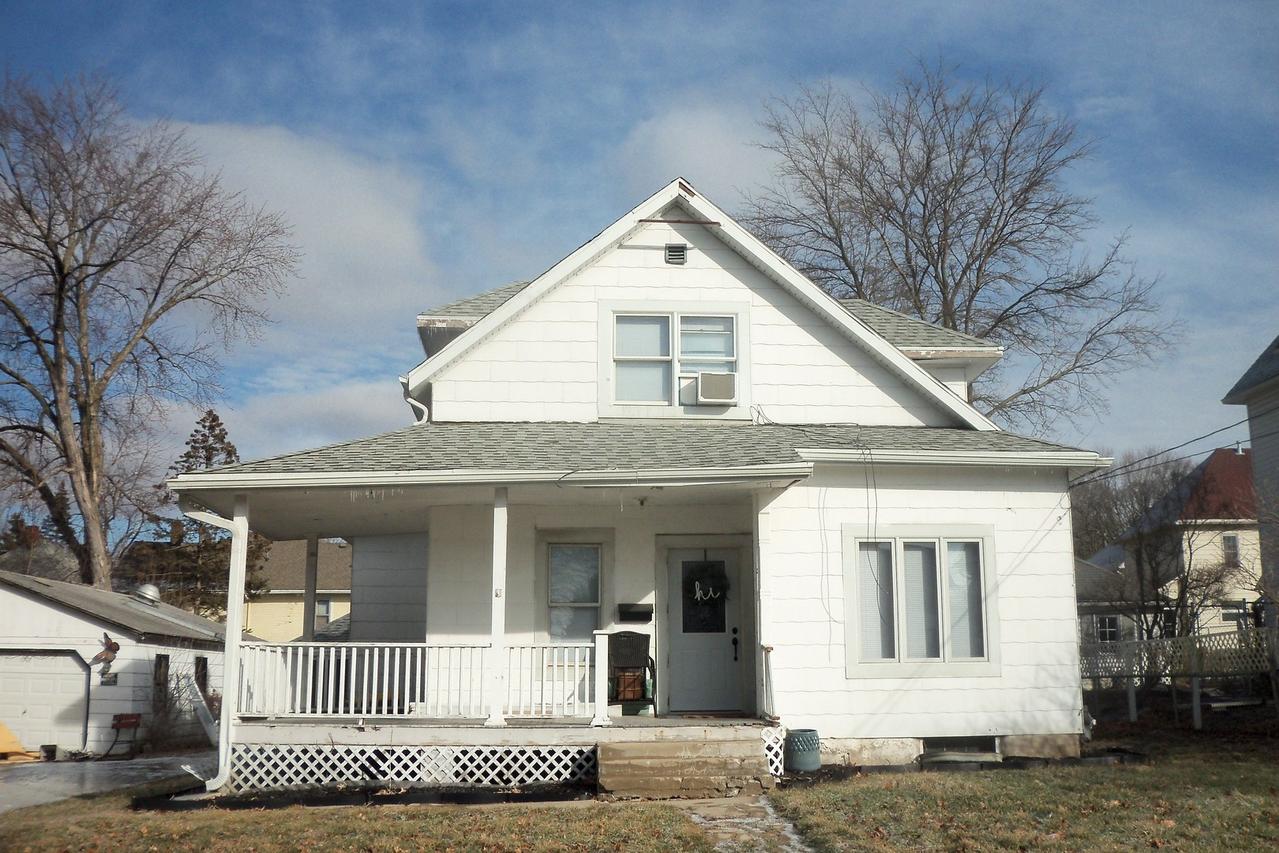 1247 S Oak Ave., Freeport, IL 61032
