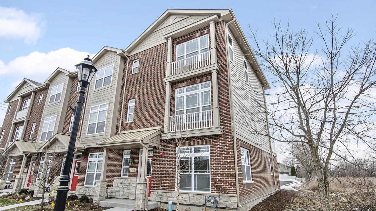 17884 Oak Park Ave., Tinley Park, IL 60477