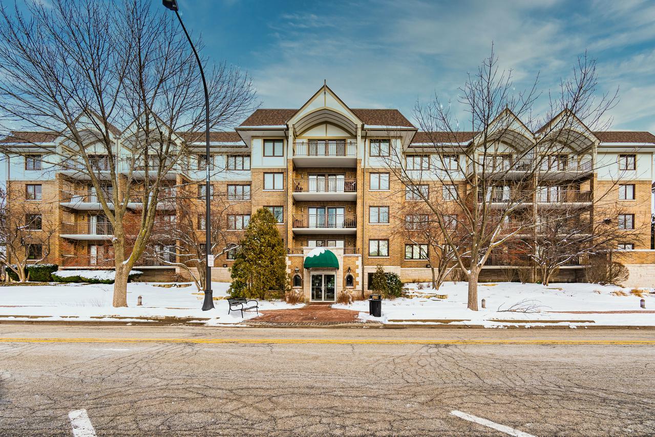 5 S Pine St. #409B, Mount Prospect, IL 60056