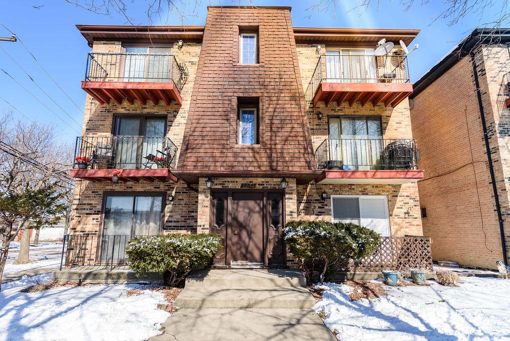 6654 W 64th Pl. #2E, Chicago, IL 60638