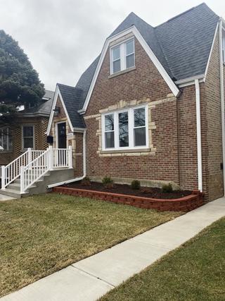 6151 W Henderson St., Chicago, IL 60634