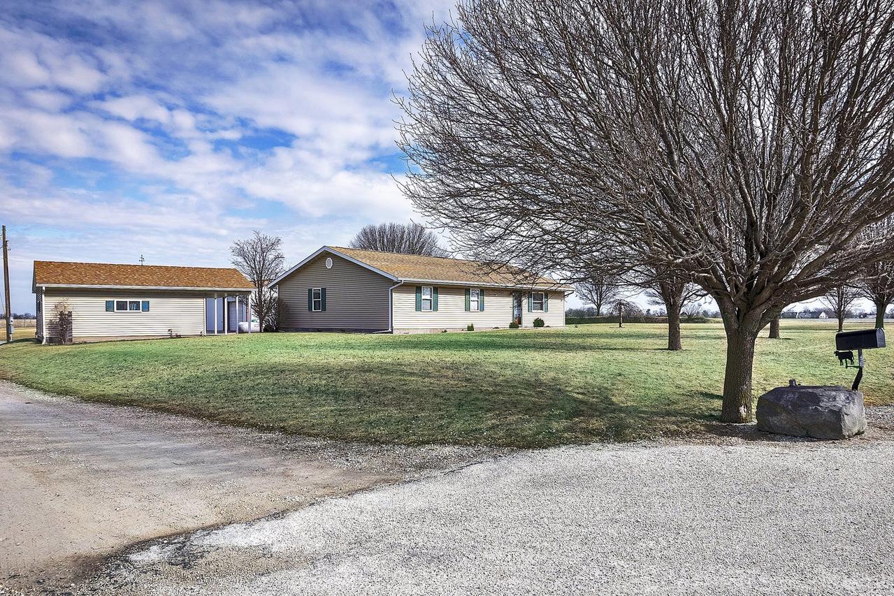 16 E 300 North Rd., Loda, IL 60948