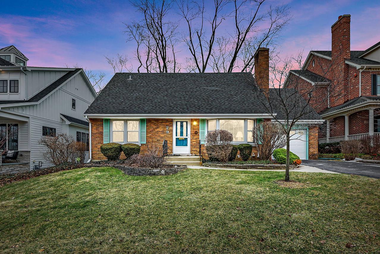 29 Tuttle Ave., Clarendon Hills, IL 60514