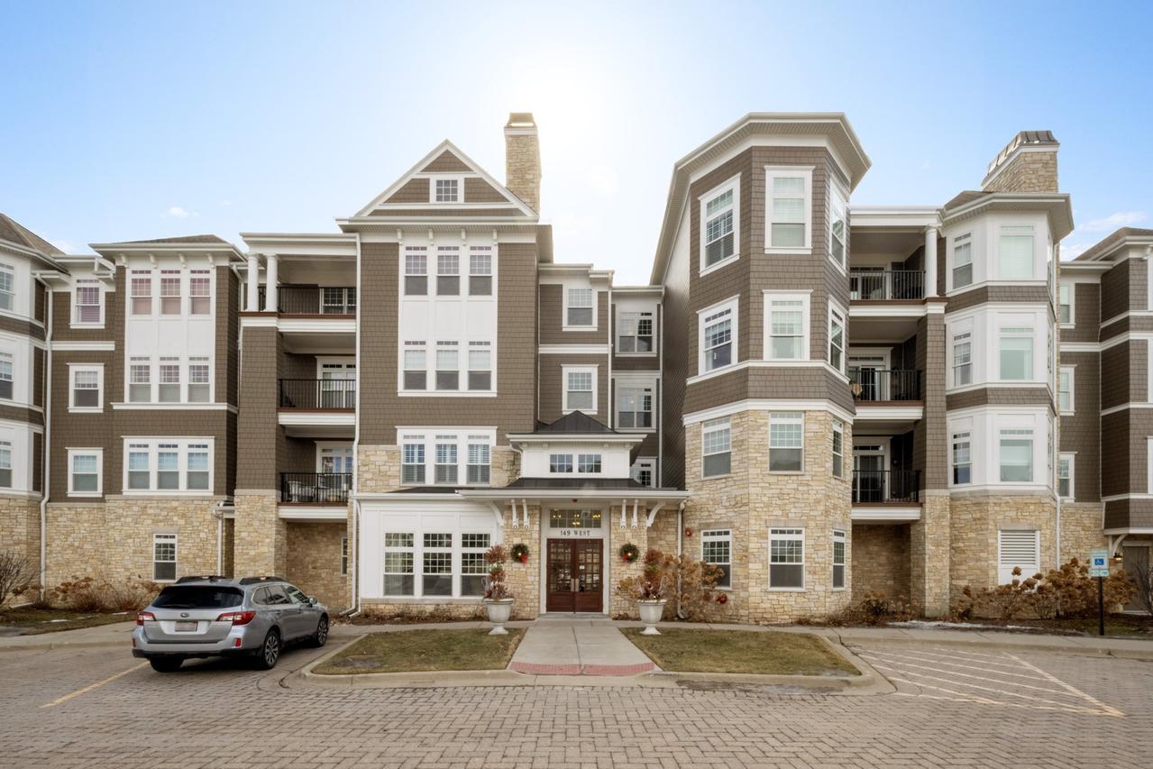 149 W Kennedy Ln. #401, Hinsdale, IL 60521