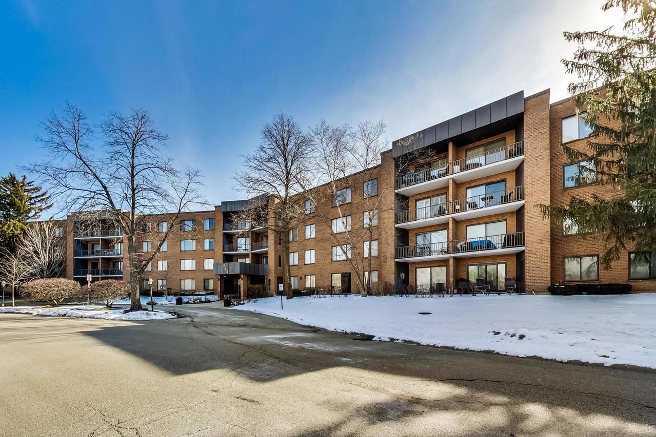 263 Clubhouse Dr. #304, Palatine, IL 60067
