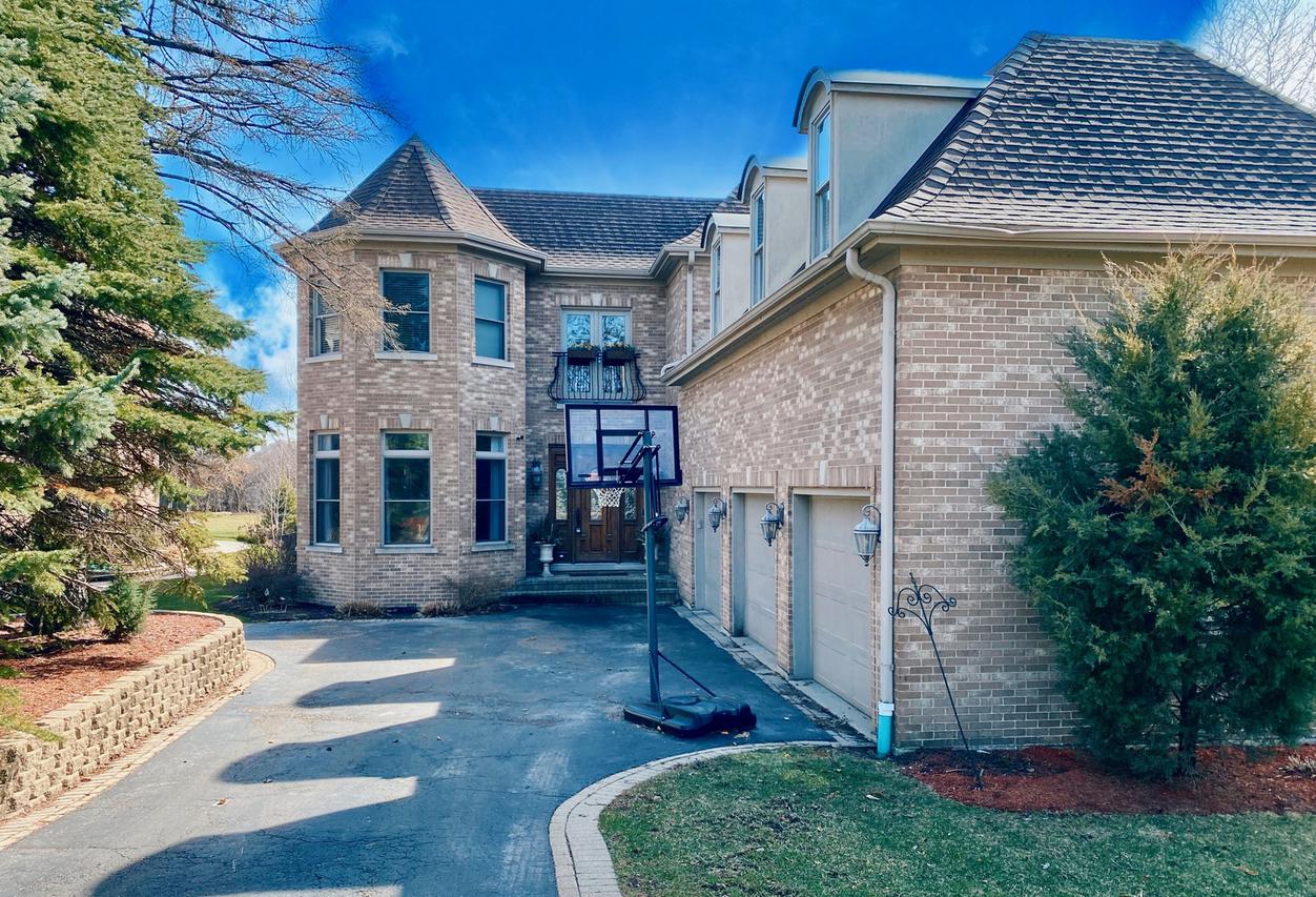 3825 Countryside Ln., Glenview, IL 60025